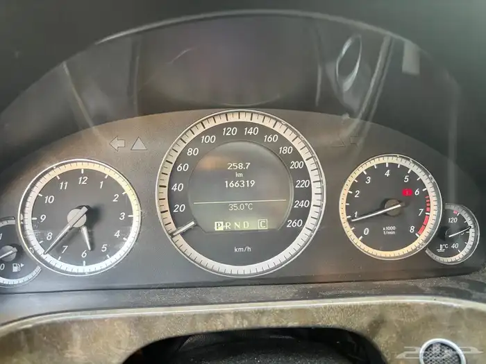 مرسيدس E200 2010 9