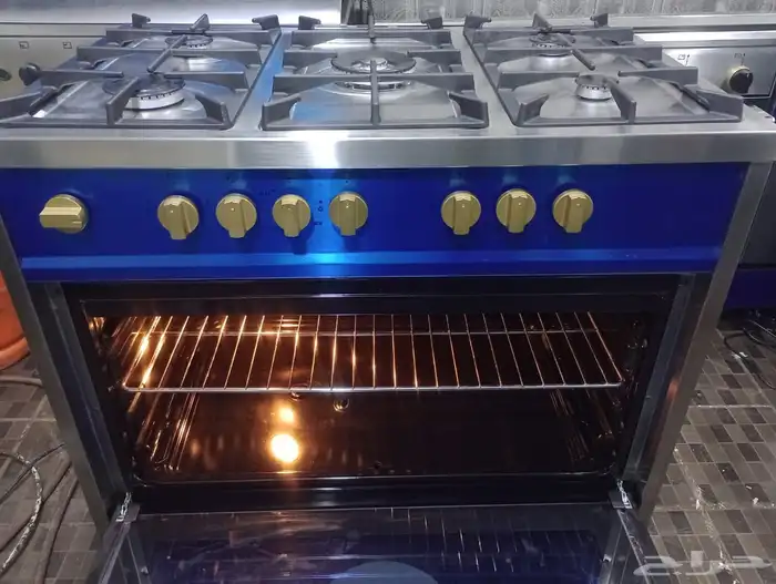 للبيع فرن ايطالي جليم غاز اصلي مقاس60 90 موجود في المحل جده 8