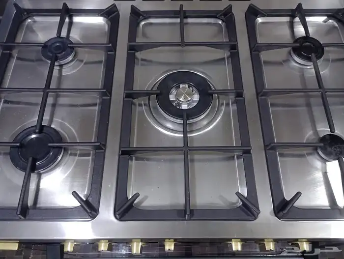 للبيع فرن ايطالي جليم غاز اصلي مقاس60 90 موجود في المحل جده 7