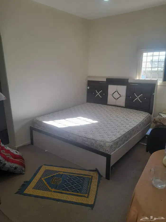 سرير كبير مع مرتبه و2 مخده طويله 1