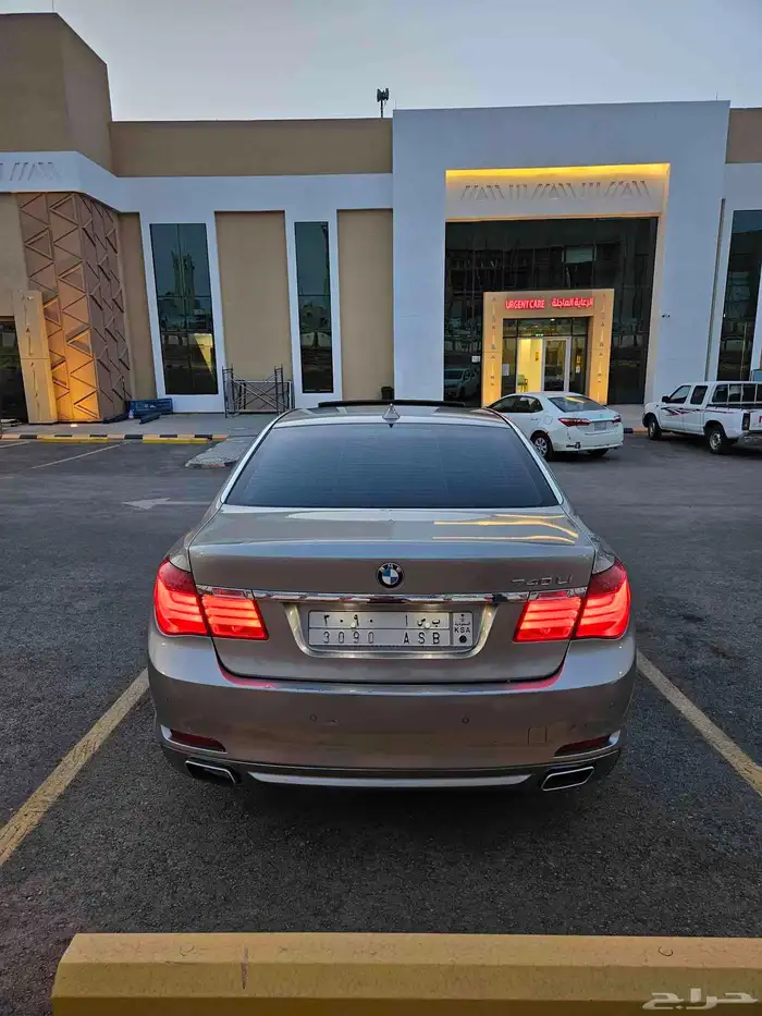 BMW 730Li 2011 فل كامل بودي وكالة 4