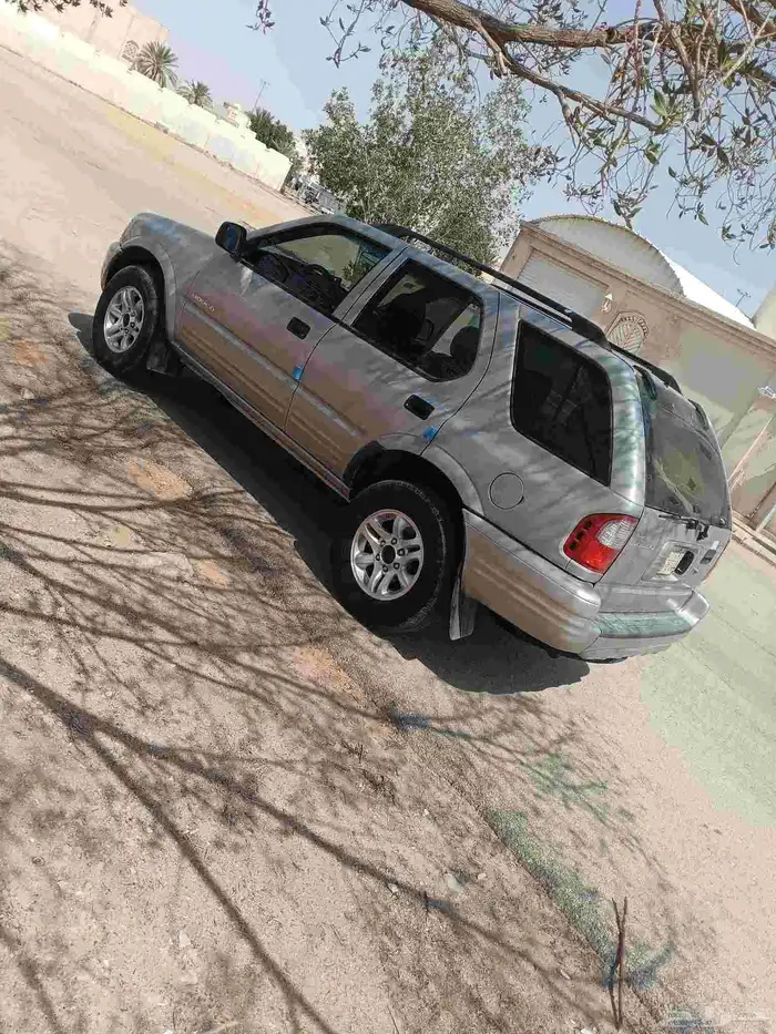 جيب ايسوزو روديو 2005 بنزين 3