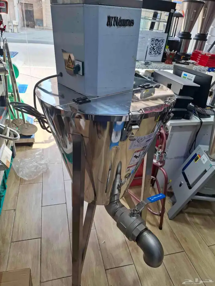 خلاط كبير عصيرات 1