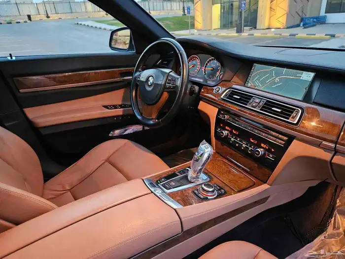 BMW 730Li 2011 فل كامل بودي وكالة 8