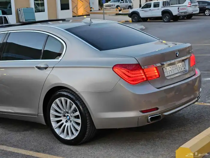 BMW 730Li 2011 فل كامل بودي وكالة 5