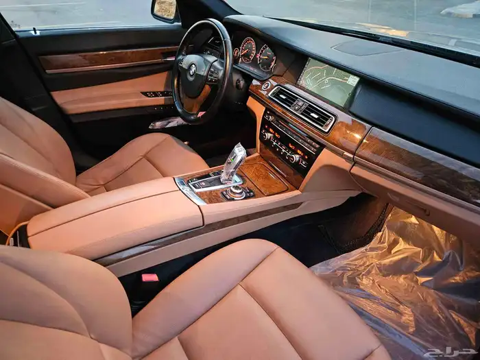 BMW 730Li 2011 فل كامل بودي وكالة 10