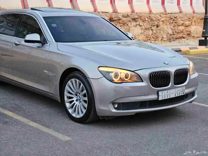 BMW 730Li 2011 فل كامل بودي وكالة 2