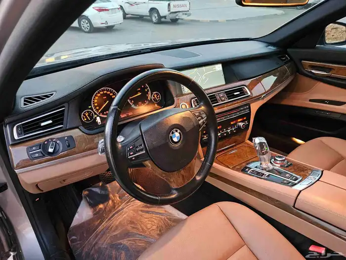 BMW 730Li 2011 فل كامل بودي وكالة 9