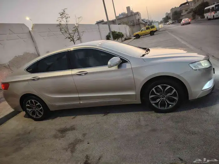 للبيع. جيلي جي تي 2