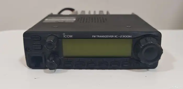 Icom 2300H جهاز لاسلكي ياباني استخدام الموسم 1