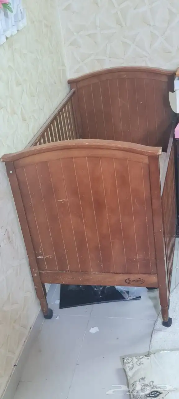 سرير اطفال نظيف وفخم 3
