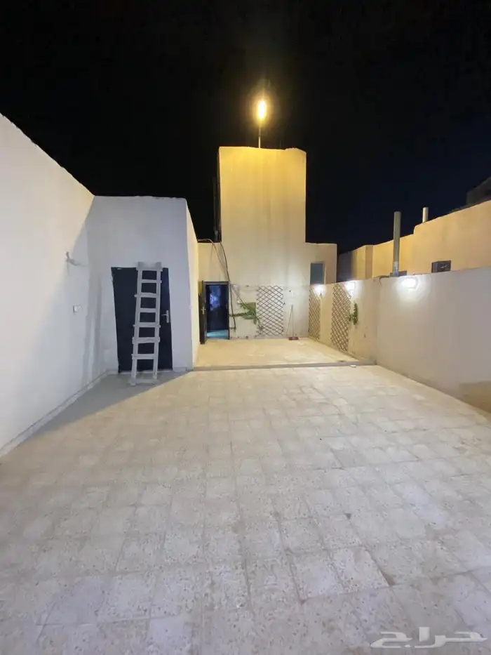 شقه للإيجار في حي الرمال الواحه ايجارها 2700 2