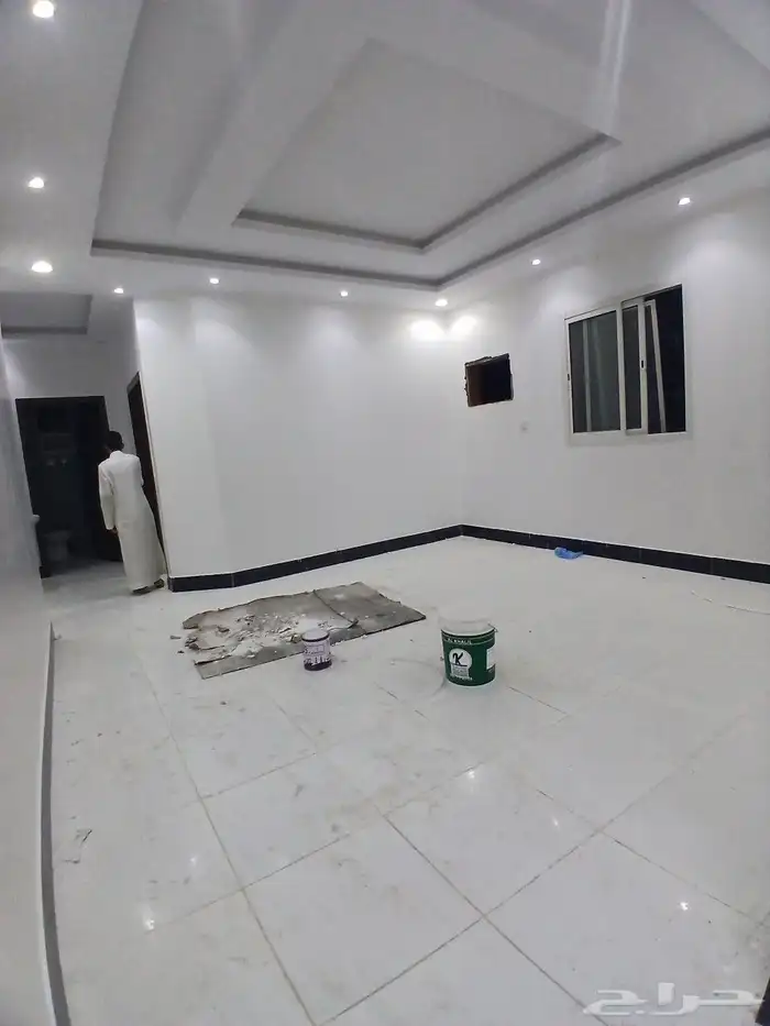 شقة للإيجار في الرمال ايجارها شهري 2700 سطح 3