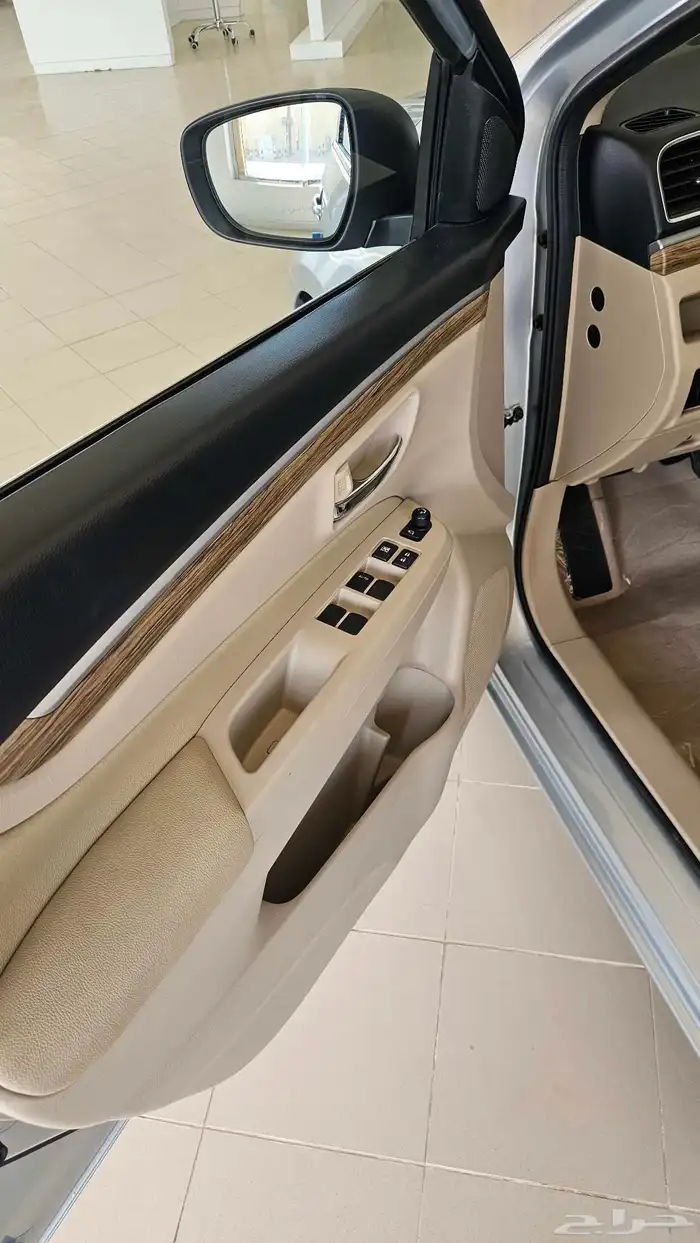 سوزوكي سياز GLX 2025 1