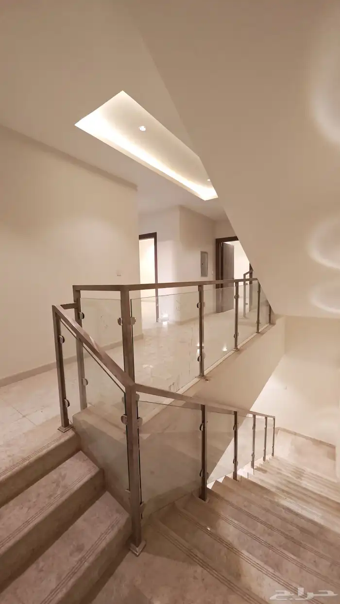 للبيع فيلا في مشروع الأسكان بحي عريض 19