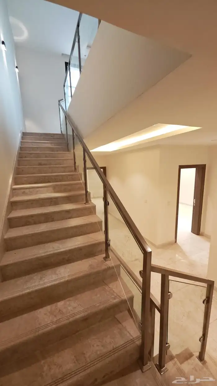 للبيع فيلا في مشروع الأسكان بحي عريض 26