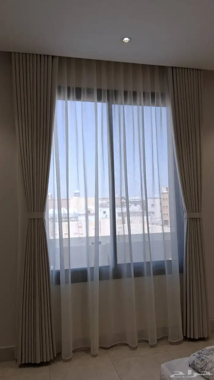 ستائر النوافذ متوفرة هنا بأسعار منخفضة. 2