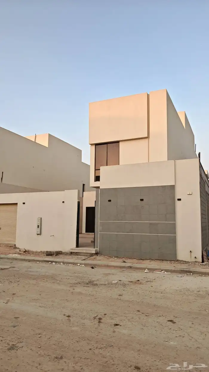 للبيع فيلا في مشروع الأسكان بحي عريض 2