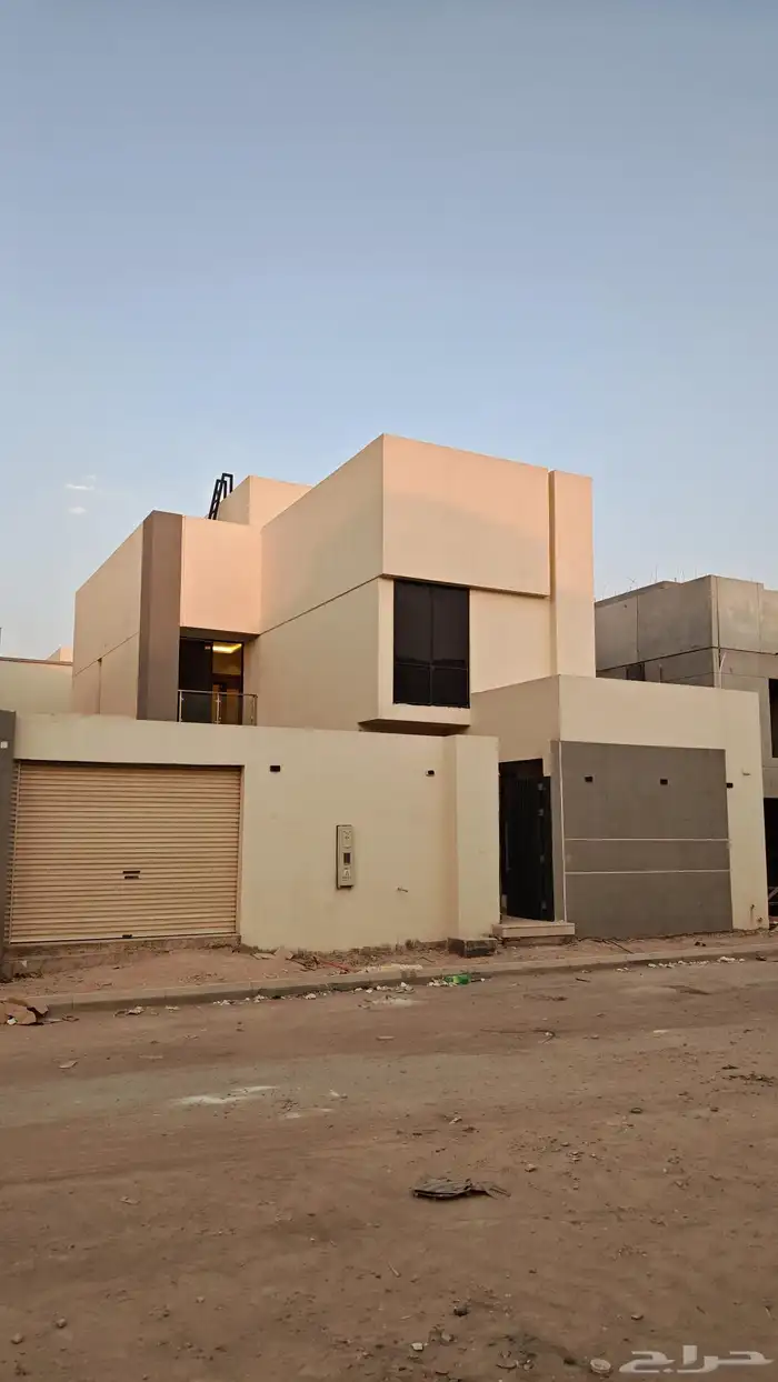 للبيع فيلا في مشروع الأسكان بحي عريض 0