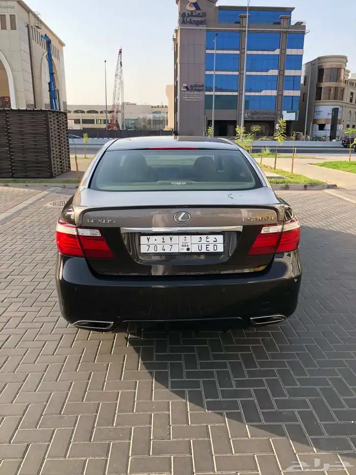 لكزس الفخامة والرقي LS460 بحالة ممتازة 1