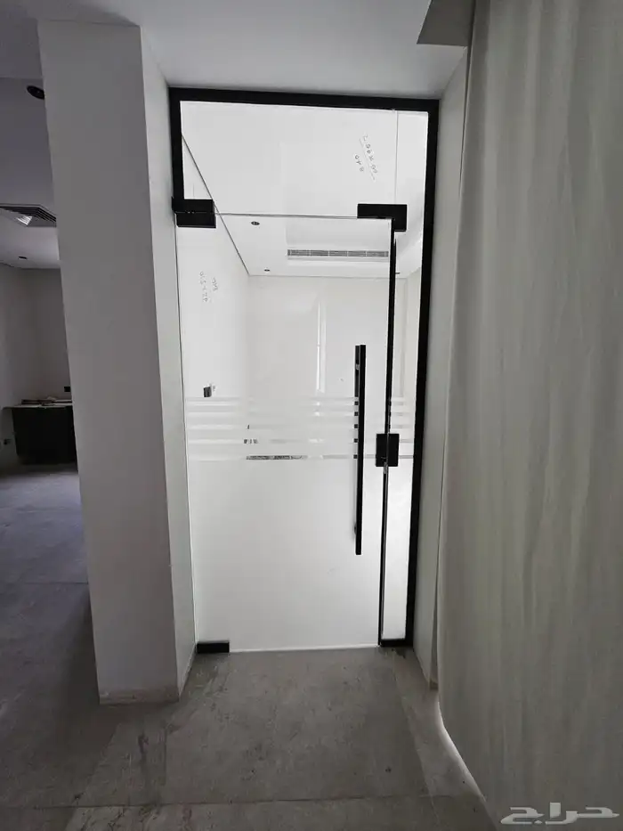 معلمين زجاج صيانة قزاز ابواب سكريت واجهات محل زجاج ومراي 6