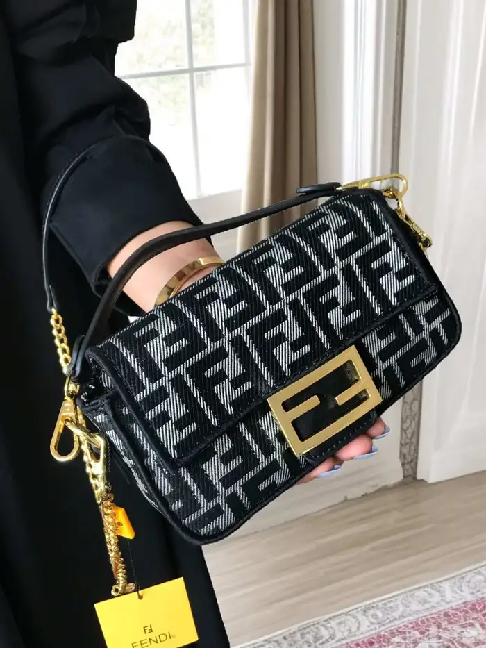 شنط ماركه تجزائة فقط هذا العرض 48