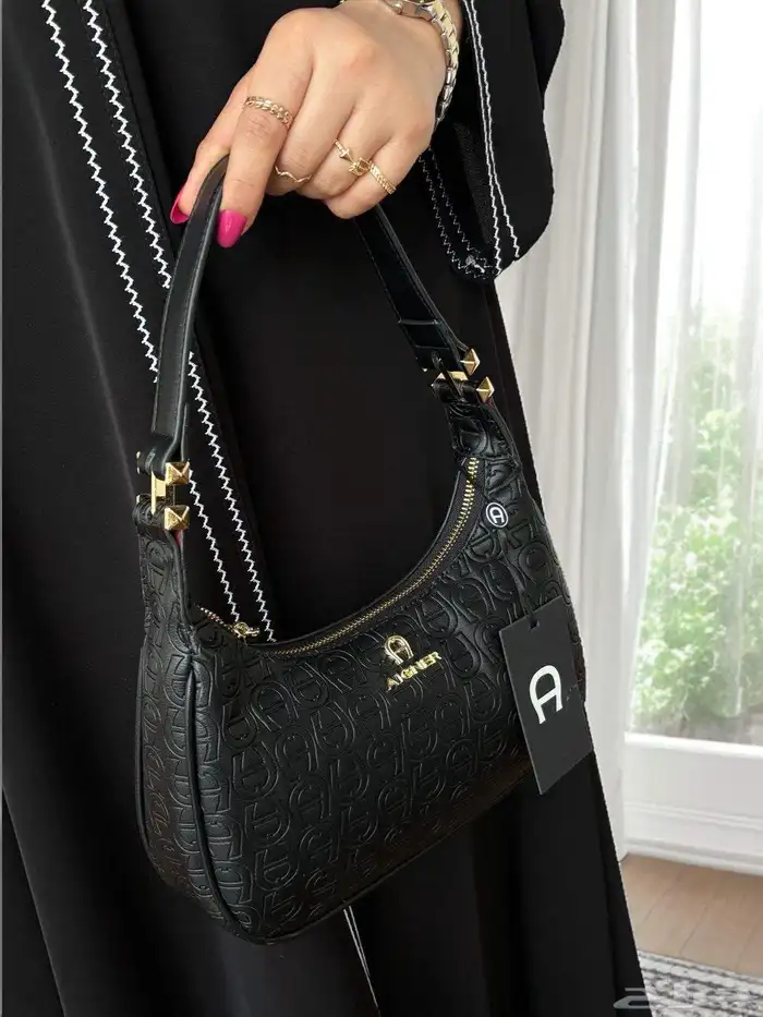 شنط ماركه تجزائة فقط هذا العرض 21