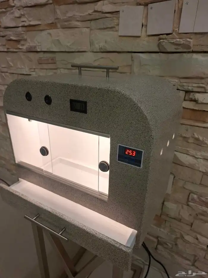 حاضنة الكترونيه 10