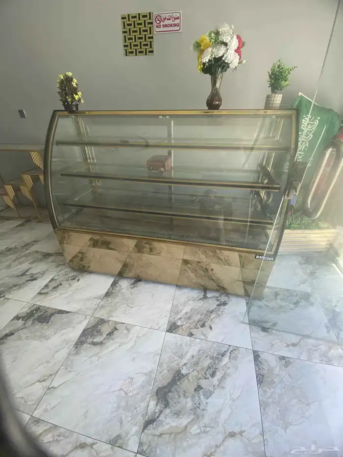 اغراض محل حلويات ثلاجة عرض وفرن وعجانه 1