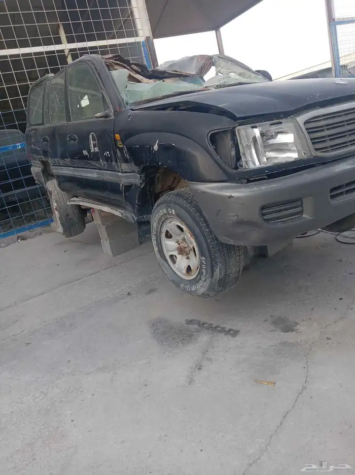 جيب لند كروزر 2002تشليح قطع غيار 1