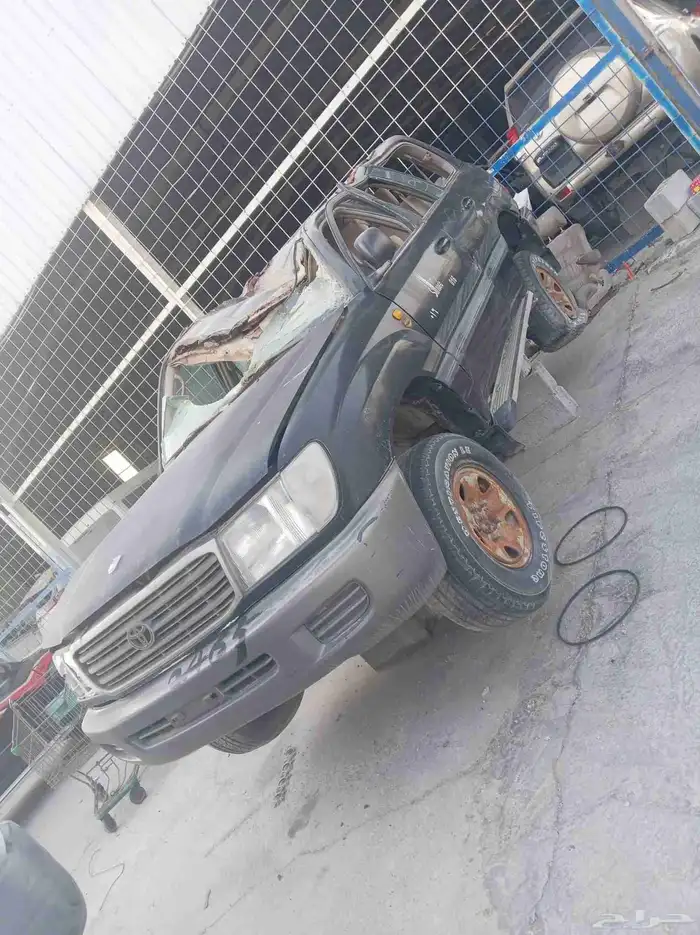 جيب لند كروزر 2002تشليح قطع غيار 0
