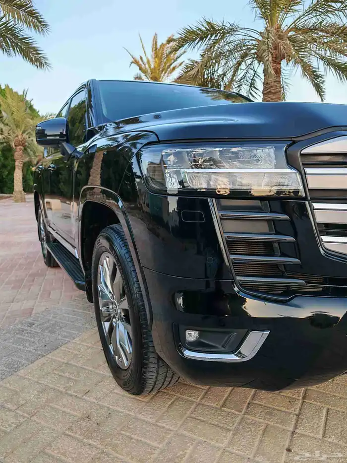 تويوتا لاندكروزر أسود موديل 2024 GXRL4 فل كامل 44