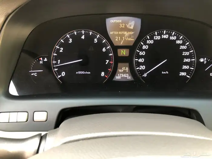 لكزس الفخامة والرقي LS460 بحالة ممتازة 9