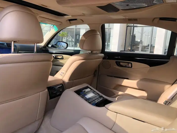 لكزس الفخامة والرقي LS460 بحالة ممتازة 5