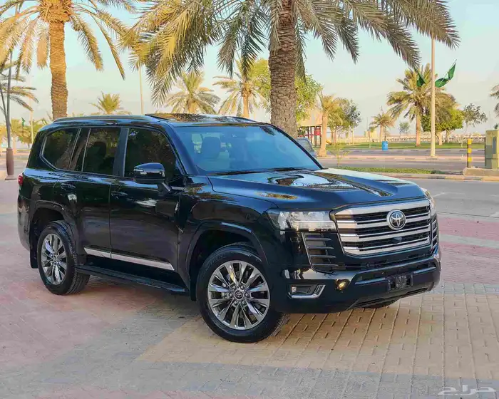 تويوتا لاندكروزر أسود موديل 2024 GXRL4 فل كامل 1