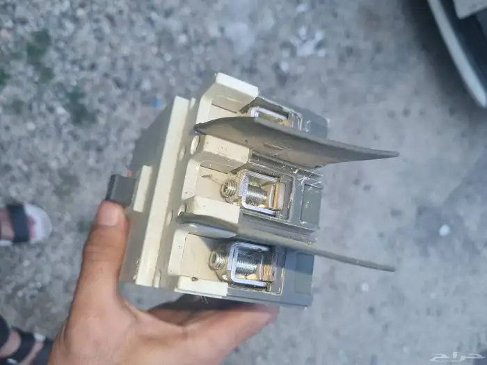 قاطع كهرباء للبيع بأرخص الأثمان 0