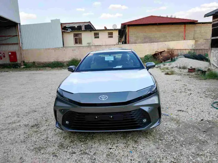 تويوتا كامري LE رمادي 2025 0