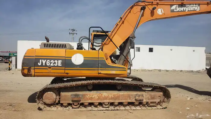 بوكلين للايجار موديل 2012 او للبيع نضيف ومحركاته شرط 1