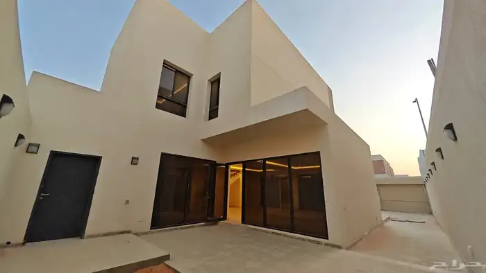 للبيع فيلا في مشروع الأسكان بحي عريض 12