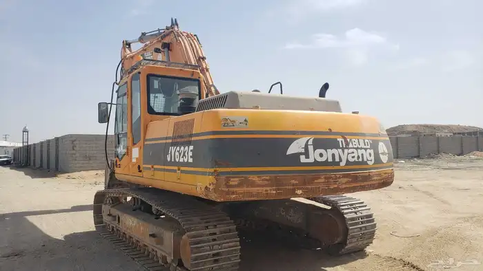 بوكلين للايجار موديل 2012 او للبيع نضيف ومحركاته شرط 3