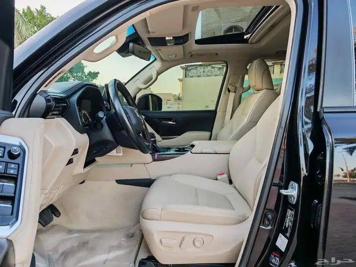 تويوتا لاندكروزر أسود موديل 2024 GXRL4 فل كامل 21