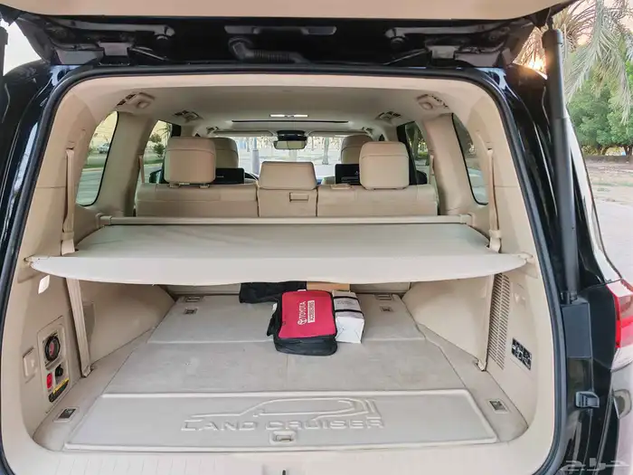 تويوتا لاندكروزر أسود موديل 2024 GXRL4 فل كامل 40