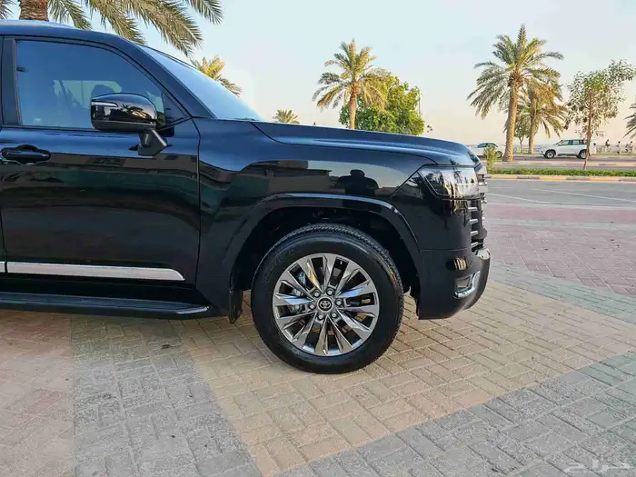 تويوتا لاندكروزر أسود موديل 2024 GXRL4 فل كامل 11