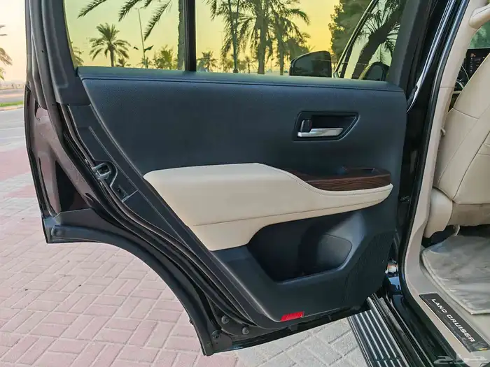 تويوتا لاندكروزر أسود موديل 2024 GXRL4 فل كامل 24