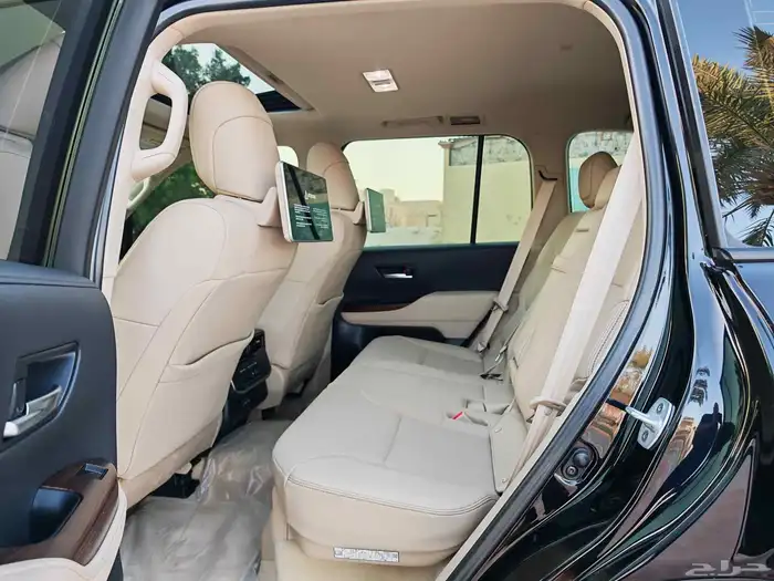 تويوتا لاندكروزر أسود موديل 2024 GXRL4 فل كامل 23