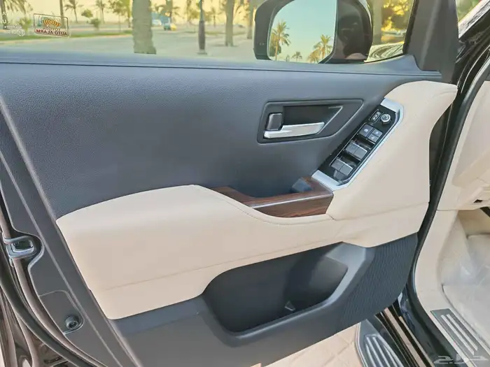 تويوتا لاندكروزر أسود موديل 2024 GXRL4 فل كامل 22