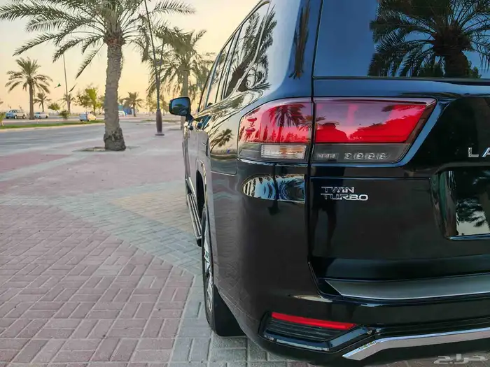 تويوتا لاندكروزر أسود موديل 2024 GXRL4 فل كامل 8