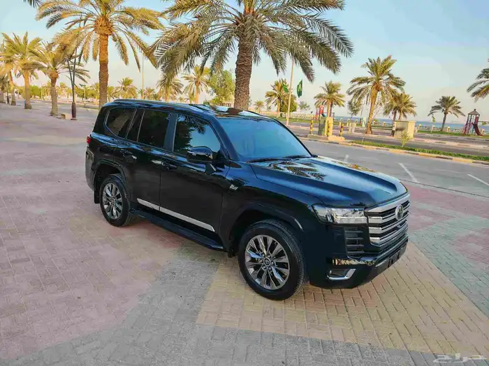 تويوتا لاندكروزر أسود موديل 2024 GXRL4 فل كامل 12