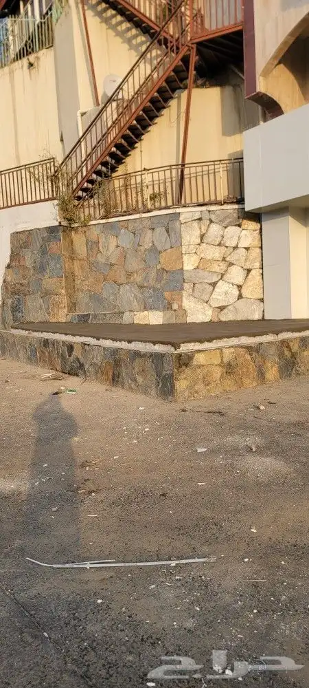 معلم حجر طبيعي 0