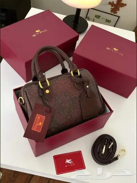 يوجد لدينا جميع انواع الشنط جمله وقطاعي 7